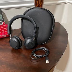 76. Jabra wireless headphones, mic not functioning